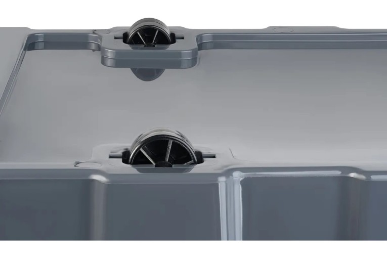 Контейнер особопрочный Rox Box PRO 120 (740х565х400 мм с крышкой и клипсами, на роликах, антрацит) купить в Краснодаре Контейнер особопрочный Rox Box PRO 120 (740х565х400 мм с крышкой и клипсами, на роликах, антрацит) купить в Краснодаре