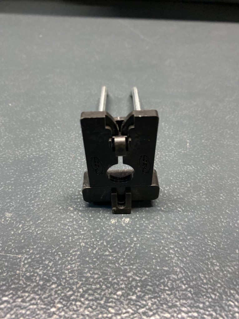 Крючок двойной 100 мм купить в Краснодаре Крючок двойной 100 мм купить в Краснодаре