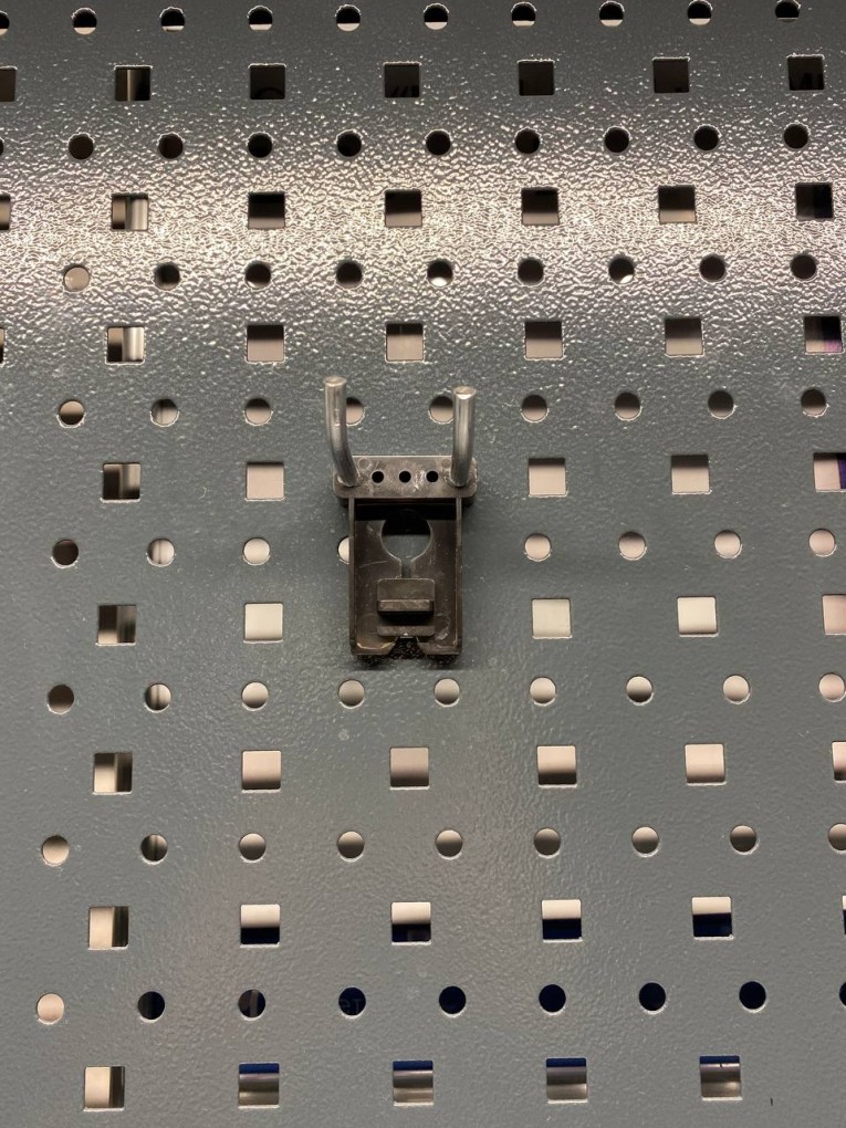 Крючок двойной 38 мм купить в Краснодаре Крючок двойной 38 мм купить в Краснодаре