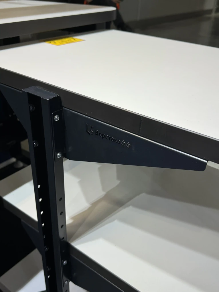 Подкатной антистатический стол SPC A купить в Краснодаре Подкатной антистатический стол SPC A купить в Краснодаре