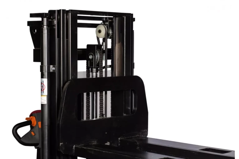 Штабелер электрический самоходный 1,6 т - 4,6 м Вилы: 1150 , АКБ Свинцово - кислотная, CL1646GP SIBLINE купить в Краснодаре