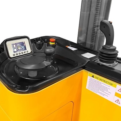 Штабелер самоходный с кабиной CDD15C (1500 кг; 6,5 м; li-ion 25,6В / 300Ач, PV, EPS) SMARTLIFT (SMART) купить в Краснодаре Штабелер самоходный с кабиной CDD15C (1500 кг; 6,5 м; li-ion 25,6В / 300Ач, PV, EPS) SMARTLIFT (SMART) купить в Краснодаре